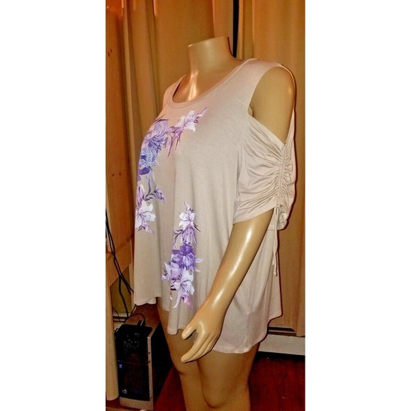 Avenue Cut-Out Shoulders Taupe Purple White Studded Floral Top Size 26/28 - Picture 3 of 5